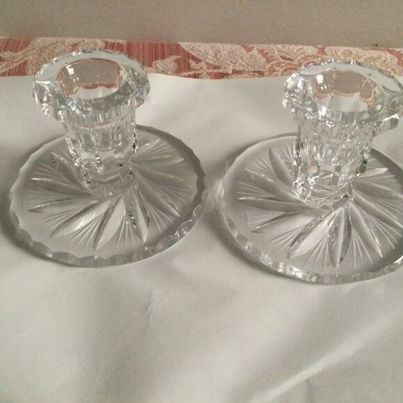 A pair of clear glass candleholders for 2cm candle sticks - Picture 2 of 5
